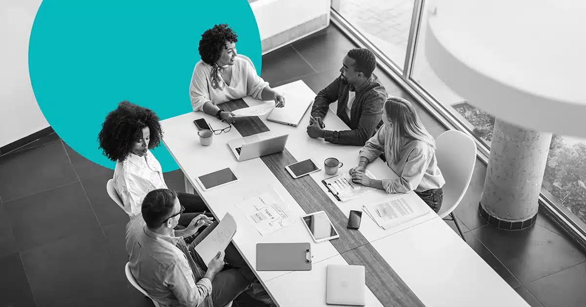 marketers discussing B2B retargeting.